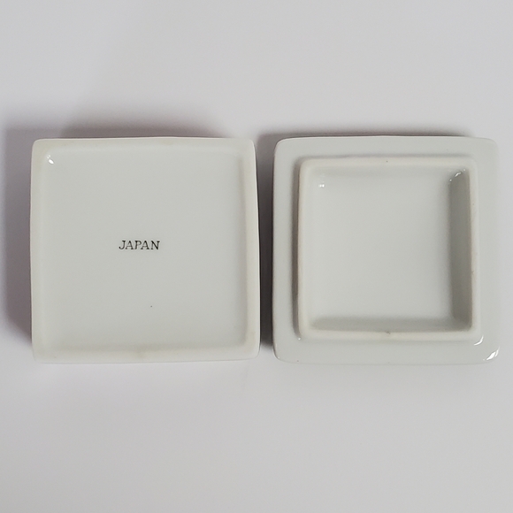 Ornately Decorated Bird of Paradise Porcelain Trinket Box Made in Japan Vintage - Picture 5 of 8